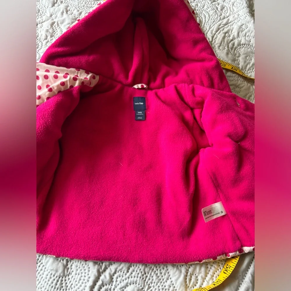 Baby Gap 3-6 mos kimono hood jacket. Off white/hot pink polka dot. Fleece lined